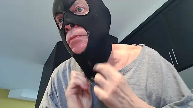 Snapshot of Toy-Daddy chatting on May 4, 2026, 10:45 pm Toy-Daddy online show from May 4, 2026, 10:45 pm