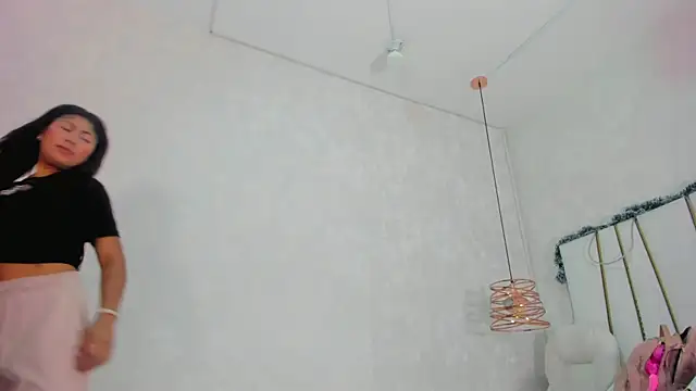 Snapshot of Victoriaa_millers chatting on December 14, 2025, 11:05 am Victoriaa millers online show from December 14, 2025, 11:05 am