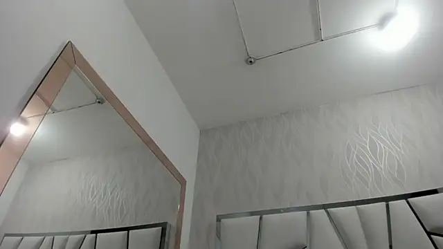 Victoriaa millers online show from November 5, 2025, 7:06 pm