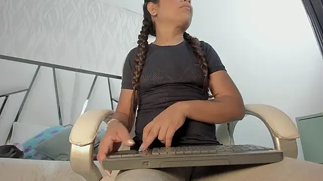 Snapshot of Victoriaa_millers chatting on March 13, 2026, 7:08 pm Victoriaa millers online show from March 13, 2026, 7:08 pm