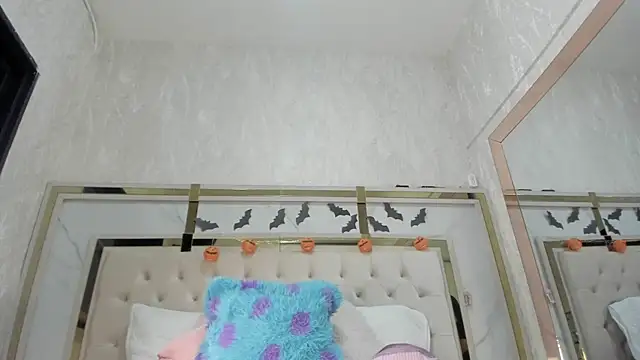 Victoriaa millers online show from October 16, 2025, 7:22 pm