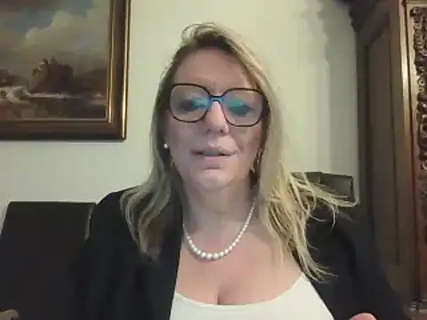 Snapshot of Silkesquirt chatting on December 10, 2024, 10:17 am Silkesquirt online show from December 10, 2024, 10:17 am
