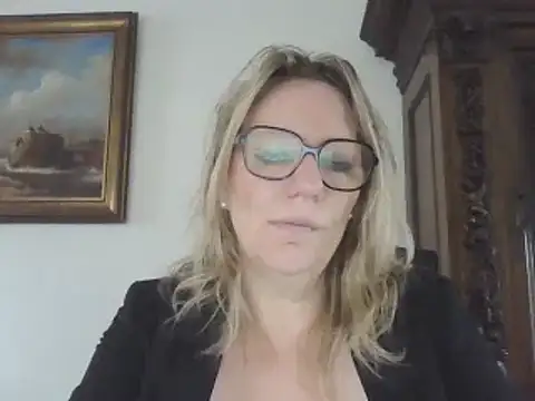 Snapshot of Silkesquirt chatting on December 3, 2024, 1:06 pm Silkesquirt online show from December 3, 2024, 1:06 pm