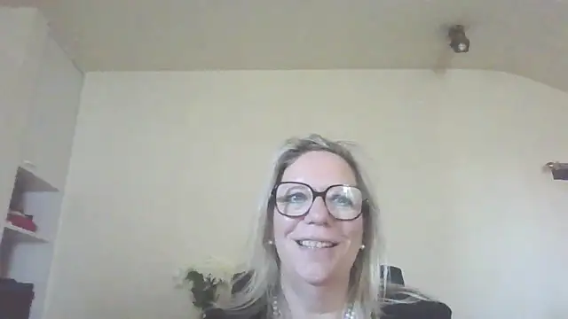 Snapshot of Silkesquirt chatting on September 19, 2025, 7:34 am Silkesquirt online show from September 19, 2025, 7:34 am
