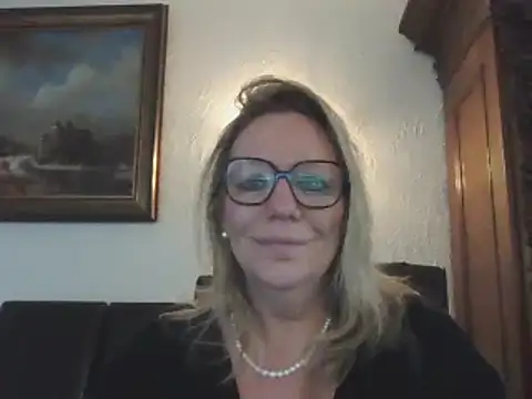 Snapshot of Silkesquirt chatting on December 13, 2024, 10:41 am Silkesquirt online show from December 13, 2024, 10:41 am