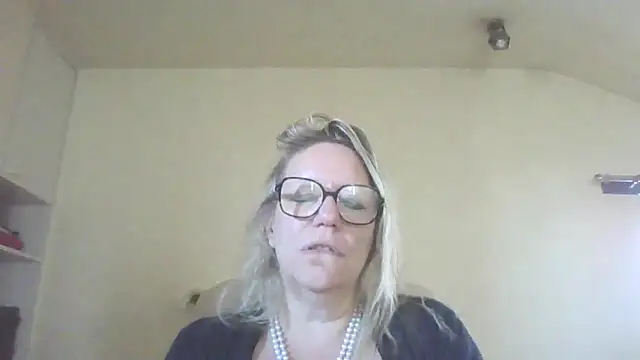 Snapshot of Silkesquirt chatting on September 22, 2025, 7:58 am Silkesquirt online show from September 22, 2025, 7:58 am