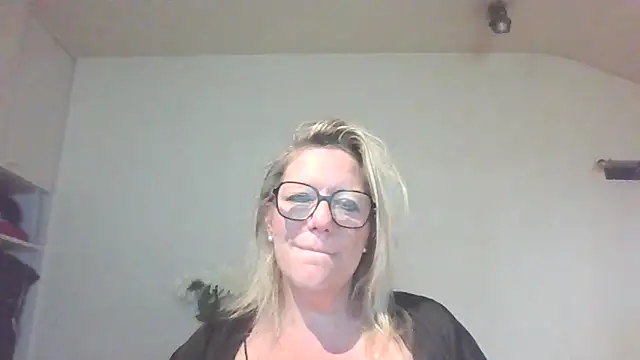 Snapshot of Silkesquirt chatting on September 9, 2025, 6:34 am Silkesquirt online show from September 9, 2025, 6:34 am