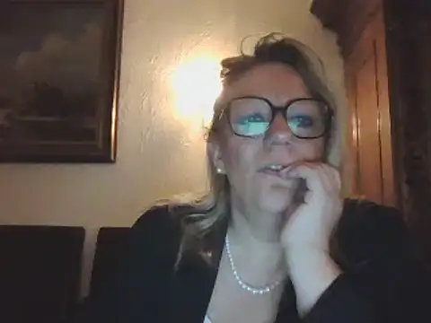 Snapshot of Silkesquirt chatting on December 10, 2024, 7:16 am Silkesquirt online show from December 10, 2024, 7:16 am