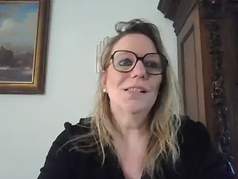 Snapshot of Silkesquirt chatting on February 17, 2025, 11:13 am Silkesquirt online show from February 17, 2025, 11:13 am
