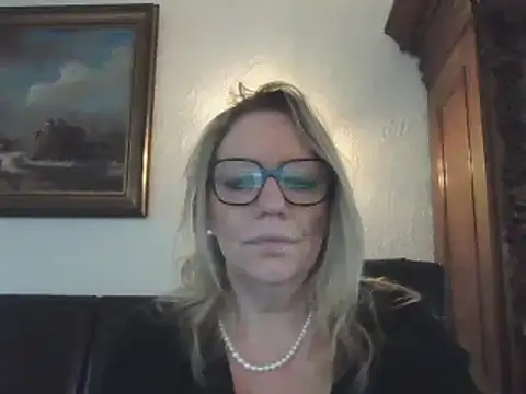 Snapshot of Silkesquirt chatting on December 11, 2024, 10:47 am Silkesquirt online show from December 11, 2024, 10:47 am