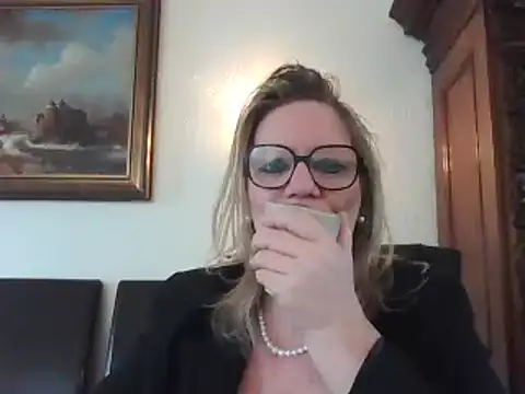 Snapshot of Silkesquirt chatting on December 20, 2024, 11:21 am Silkesquirt online show from December 20, 2024, 11:21 am