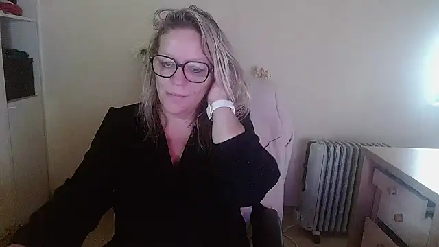 Snapshot of Silkesquirt chatting on October 10, 2025, 8:15 am Silkesquirt online show from October 10, 2025, 8:15 am