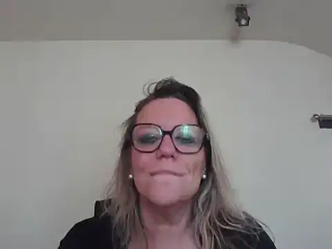 Snapshot of Silkesquirt chatting on March 6, 2025, 1:35 pm Silkesquirt online show from March 6, 2025, 1:35 pm