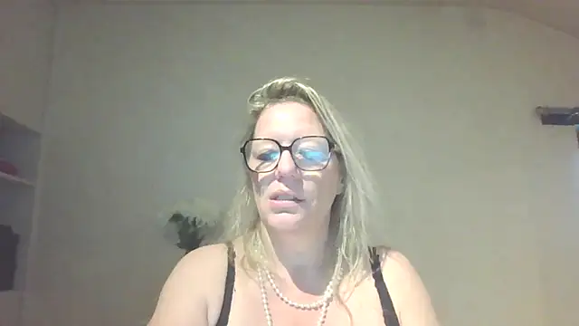 Snapshot of Silkesquirt chatting on September 17, 2025, 6:48 am Silkesquirt online show from September 17, 2025, 6:48 am