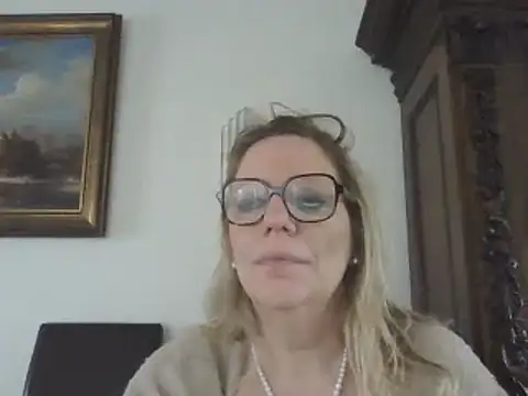 Snapshot of Silkesquirt chatting on December 9, 2024, 10:32 am Silkesquirt online show from December 9, 2024, 10:32 am