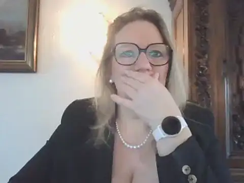 Snapshot of Silkesquirt chatting on February 5, 2025, 8:21 am Silkesquirt online show from February 5, 2025, 8:21 am