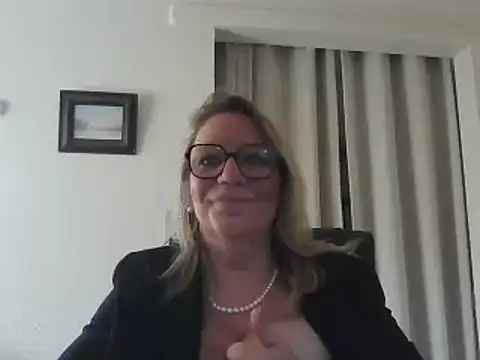 Snapshot of Silkesquirt chatting on January 10, 2025, 10:17 am Silkesquirt online show from January 10, 2025, 10:17 am