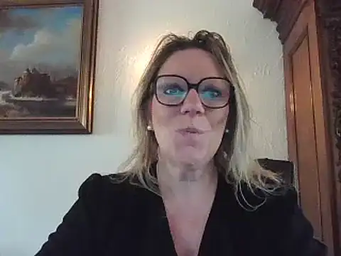 Snapshot of Silkesquirt chatting on February 17, 2025, 8:09 am Silkesquirt online show from February 17, 2025, 8:09 am