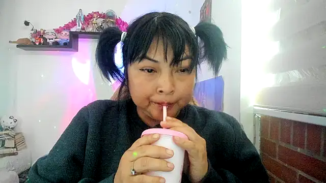 Snapshot of Shaddycute_ chatting on March 24, 2026, 3:45 pm Shaddycute online show from March 24, 2026, 3:45 pm