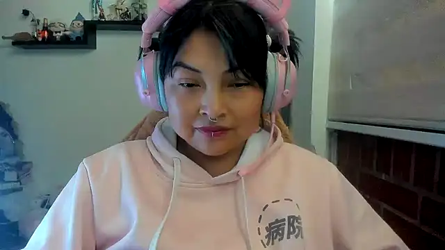 Snapshot of Shaddycute_ chatting on April 14, 2026, 3:17 pm Shaddycute online show from April 14, 2026, 3:17 pm
