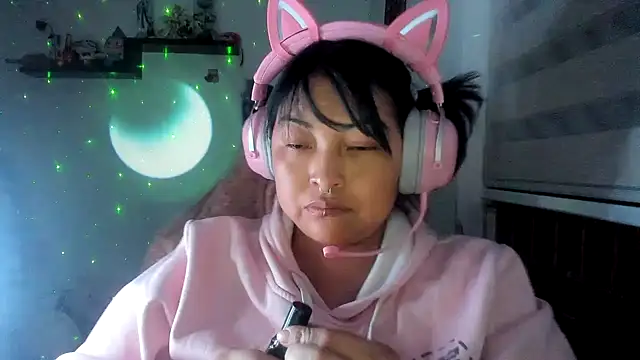 Snapshot of Shaddycute_ chatting on April 15, 2026, 3:34 am Shaddycute online show from April 15, 2026, 3:34 am