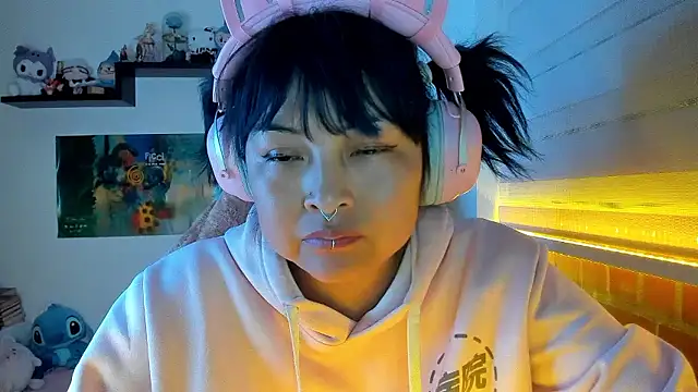 Shaddycute  online show from February 24, 2026, 12:22 am