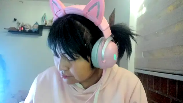 Snapshot of Shaddycute_ chatting on April 18, 2026, 12:51 pm Shaddycute online show from April 18, 2026, 12:51 pm