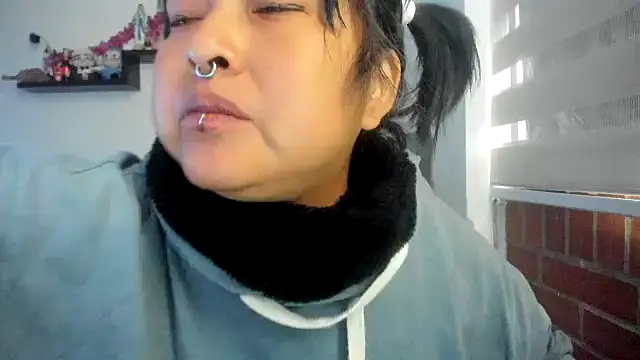 Snapshot of Shaddycute_ chatting on March 23, 2026, 12:38 pm Shaddycute online show from March 23, 2026, 12:38 pm