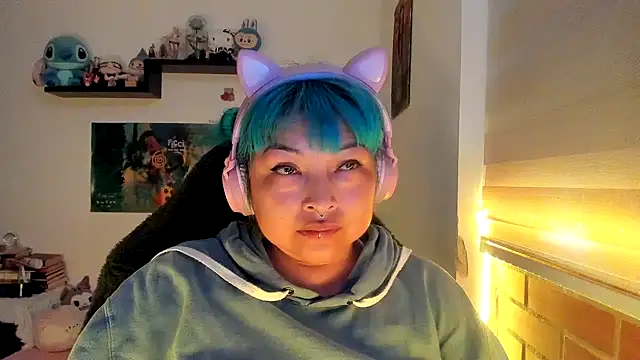 Shaddycute  online show from February 2, 2026, 1:32 pm