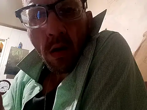 Snapshot of gettinit2wice chatting on December 25, 2024, 3:06 pm gettinit2wice online show from December 25, 2024, 3:06 pm