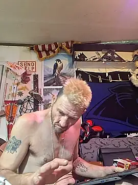 Snapshot of gettinit2wice chatting on October 25, 2025, 1:23 pm gettinit2wice online show from October 25, 2025, 1:23 pm