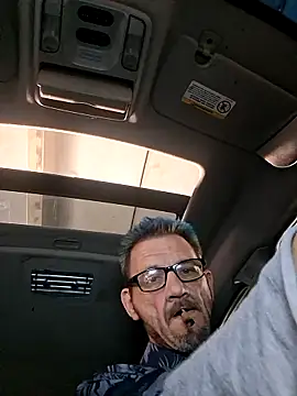 Snapshot of gettinit2wice chatting on March 12, 2026, 2:43 pm gettinit2wice online show from March 12, 2026, 2:43 pm