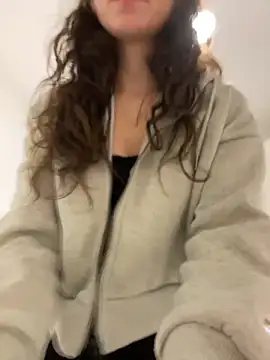 coquette15 online show from November 16, 2025, 5:50 pm