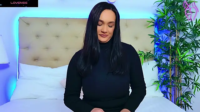 Snapshot of DaliyaArabian chatting on October 16, 2025, 12:13 pm DaliyaArabian online show from October 16, 2025, 12:13 pm