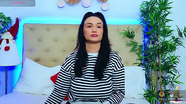 DaliyaArabian online show from December 18, 2025, 1:04 pm