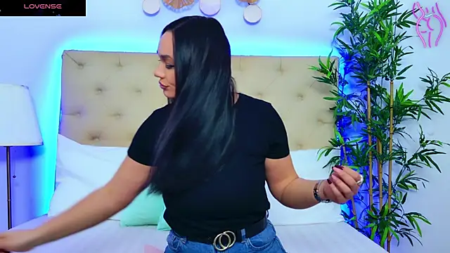 Snapshot of DaliyaArabian chatting on October 29, 2025, 1:10 pm DaliyaArabian online show from October 29, 2025, 1:10 pm