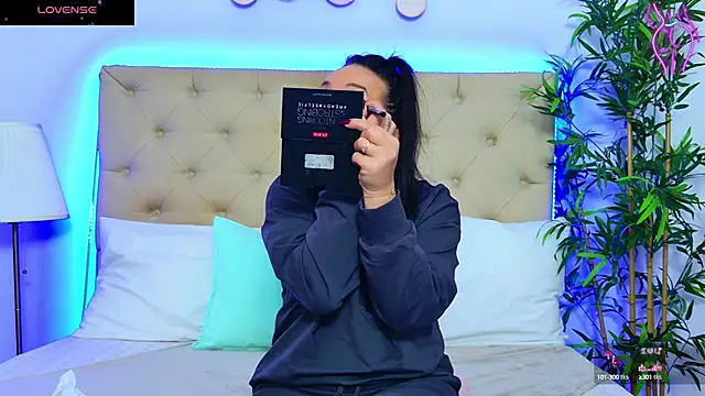 Snapshot of DaliyaArabian chatting on October 21, 2025, 12:04 pm DaliyaArabian online show from October 21, 2025, 12:04 pm