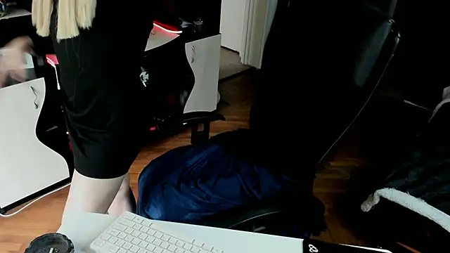 Snapshot of EvelynLexy chatting on November 14, 2025, 11:36 am EvelynLexy online show from November 14, 2025, 11:36 am