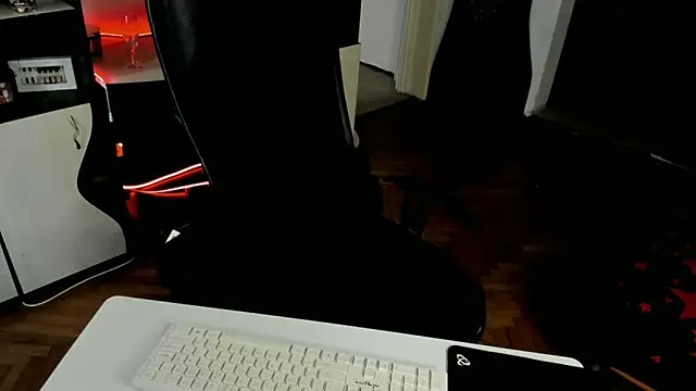 Snapshot of EvelynLexy chatting on November 12, 2025, 8:51 am EvelynLexy online show from November 12, 2025, 8:51 am