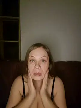 Snapshot of katiestevens chatting on December 4, 2025, 9:47 pm katiestevens online show from December 4, 2025, 9:47 pm