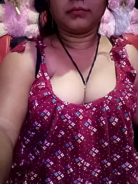 Snapshot of ella_mariya chatting on May 13, 2026, 6:26 pm ella mariya online show from May 13, 2026, 6:26 pm