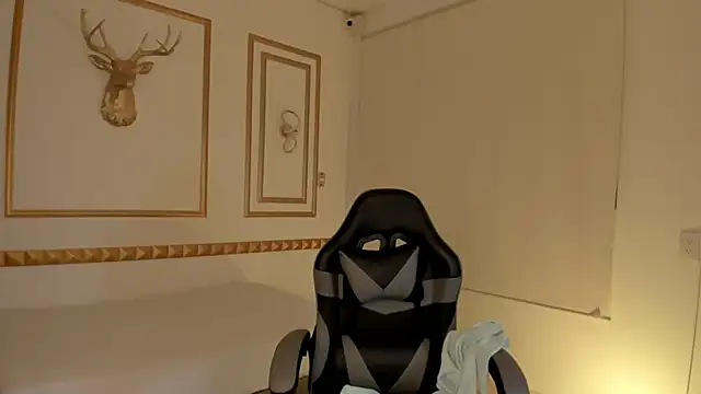 caro03x online show from November 1, 2025, 2:29 am