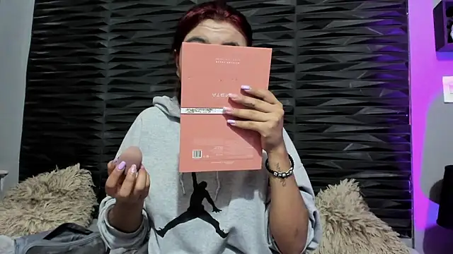 Snapshot of Ava_jones1 chatting on December 5, 2025, 1:32 pm Ava jones1 online show from December 5, 2025, 1:32 pm