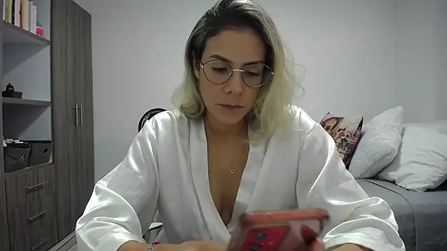 candydowson1 online show from May 7, 2026, 8:23 pm