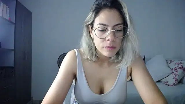 Snapshot of candydowson1 chatting on June 2, 2026, 10:37 am candydowson1 online show from June 2, 2026, 10:37 am