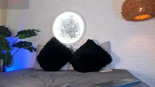 Elise Diamond online show from March 12, 2025, 11:33 pm