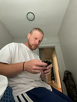 Mcpussypounder211 online show from May 25, 2026, 1:54 pm