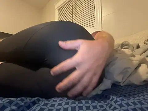 Mcpussypounder211 online show from June 15, 2026, 3:40 am