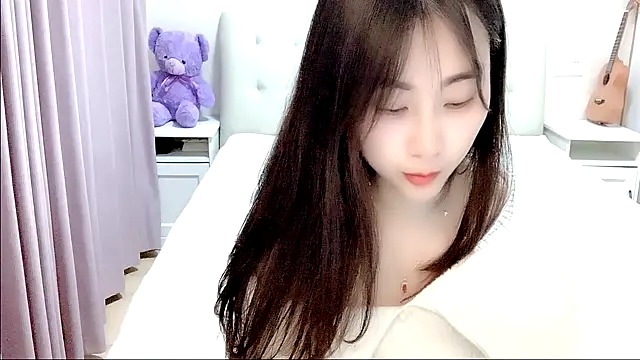 aisha123123 online show from October 19, 2025, 2:31 pm