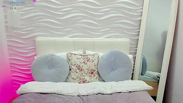 Snapshot of VirginOlly chatting on May 9, 2026, 5:11 am VirginOlly online show from May 9, 2026, 5:11 am